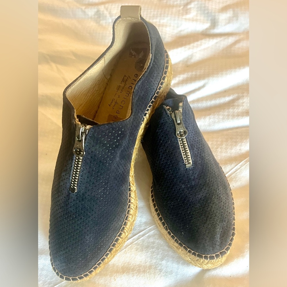 ERIC MICHAEL Woman’s Dusty Blue Perforated Suede Zip-Up Espadrille Flats! Sz 9!
